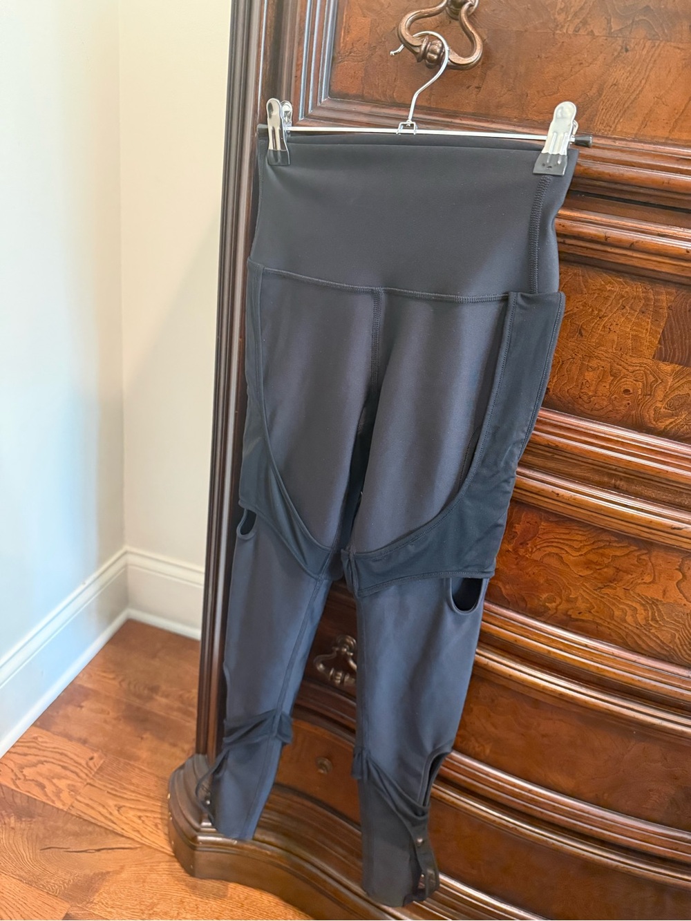 ALO Yoga Black Mesh Cut-Out Leggings, Size XS